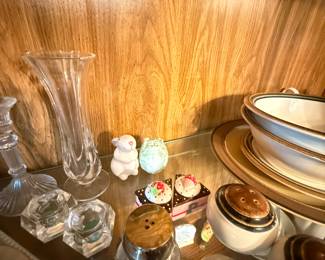 Dishware, Ceramics, Glassware, Vintage Salt & Pepper Shakers