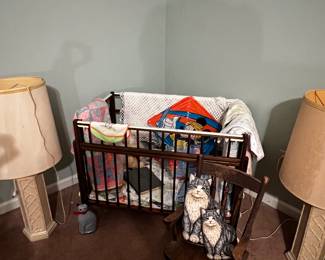 Vintage crib, lamps