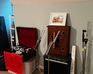 Accordion, music stands 