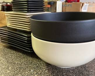 Asian style Gibson stoneware. Complete set