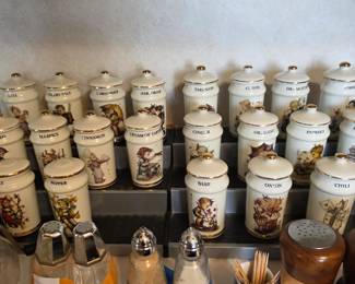 Complete set of Hummel spice set
