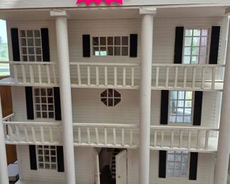 Doll house for restoration 