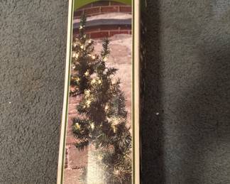 3 decorative Christmas trees