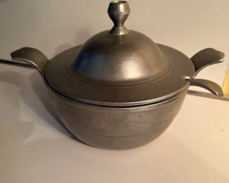 Soup tureen