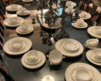SET OF ROYAL WORCESTER CHINA SAGUENAY PATTERN - 82 Pieces
