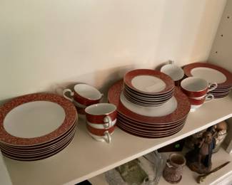 MAKASA PARCHMENT RED CHINA - 40 PIECES - SERVICE FOR 8