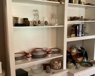 SELECTION OF COLLECTIBLES 