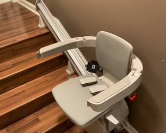 CHAIR LIFT, HAS ADDITIONAL LENGTHS FOR TALLER STAIRCASE