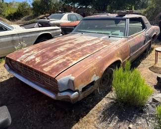 30  1968 Ford Thunderbird 