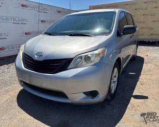 290  2011 Toyota Sienna 