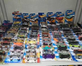 2452  98 Hot Wheel Die Cast Cars 