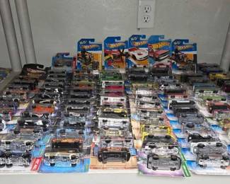 2432  105 Hot Wheel Die Cast Cars 