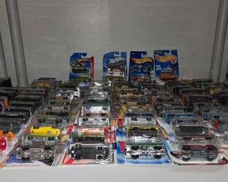 2424  99 Hot Wheel Die Cast Cars 
