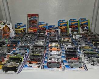 2472  106 Hot Wheel Die Cast Cars 