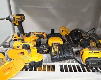 2034  DeWalt Tools  Batteries 