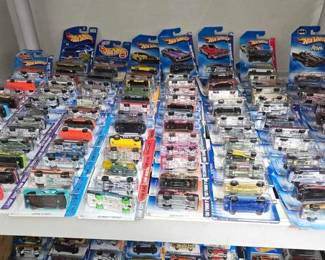 2476  98 Hot Wheel Die Cast Cars 