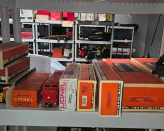 2378  11 Lionel Model Trains 