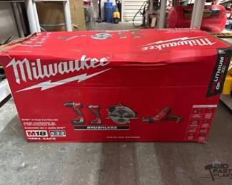2192  NEW Milwaukee M18 4Tool Combo Kit 