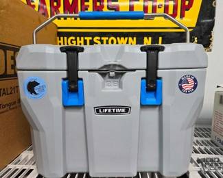 2504  Lifetime 28 Quart High Performance Cooler 