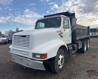 150  2001 International F2674 SBA Truck 