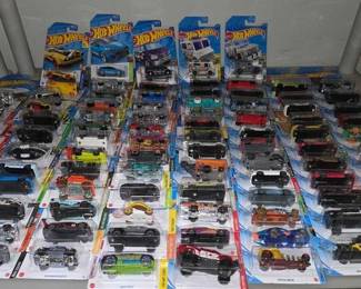 2456  95 Hot Wheel Die Cast Cars 