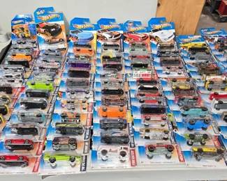 2458  98 Hot Wheel Die Cast Cars 