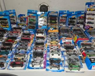 2478  111 Hot Wheel Die Cast Cars 