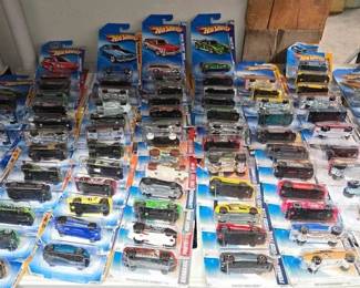 2464  89 Hot Wheel Die Cast Cars 