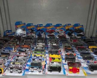 2454  100 Hot Wheel Die Cast Cars 