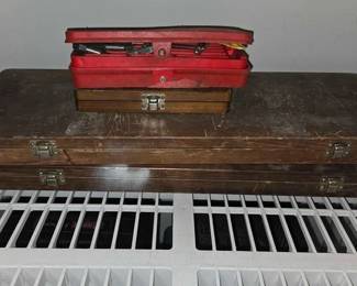 2122  4 Tap and Die Sets 