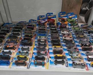 2466  98 Hot Wheel Die Cast Cars 