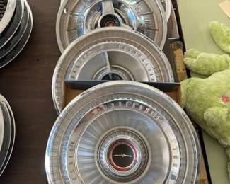 625  4 Thunderbird Hub Caps 