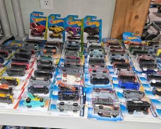 2462  86 Hot Wheel Die Cast Cars 