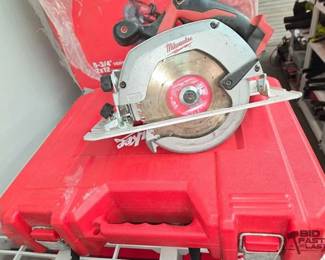 2022  Milwaukee M18 Brushless Circular Saw  New THandle Ham... 