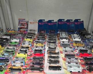 2450  100 Hot Wheel Die Cast Cars 