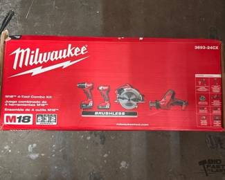 2158  NEW Milwaukee Brushless M18 4Tool Combo Kit 