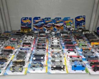 2442  100 Hot Wheel Die Cast Cars 