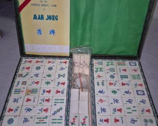 Vintage Mah Jong set