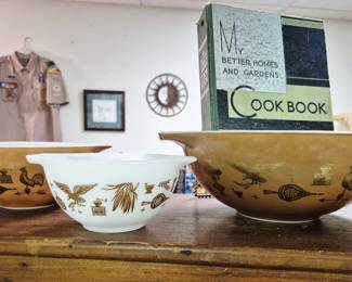 Pyrex 3 pcs. "Early American" bowl set