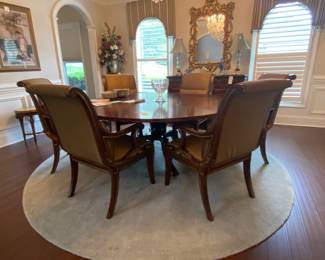 Henredron dining table 6/chairs
$2,000
