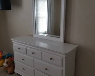 7-drawer dresser with mirror