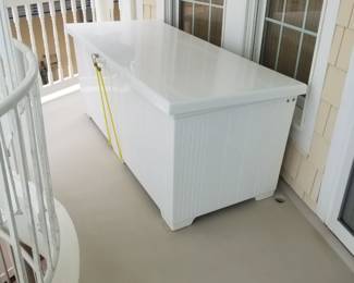 Deck box