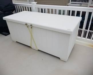 Deck box