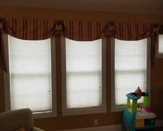 Valances, blinds & window treatments