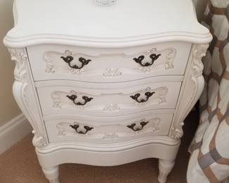 King bedroom suite: 3-drawer nightstand