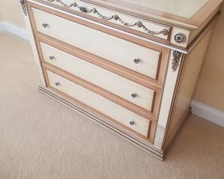 King bedroom suite: dresser