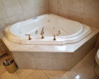 Spa tub