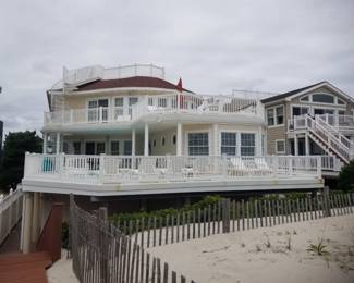 Extensive amount of vinyl railing