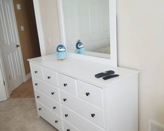Dresser with mirror matches 3-drawer nightstand