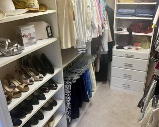 Ladies Apparel Includes Brands From Ralph Lauren, Calvin Klein, Karen Scott, Chico’s, Elie Tahari and Jones of New York to Name a Few. Additionally, Many Fantastic Accessories Are Available Including Shoes, Hats, Scarves, Gloves and Jewlery.